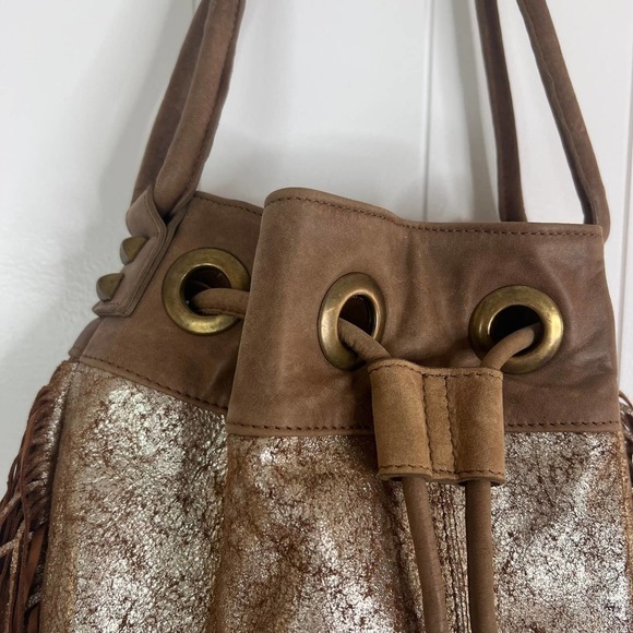 Clhei Prado Bucket Bag in Gold Metallic Leather - Picture 4 of 9